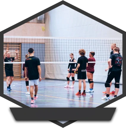 Mannschaft auf dem Volleyballfeld